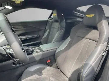 Aston Martin V8 Vantage MY25 / Carbon/ Soundsystem