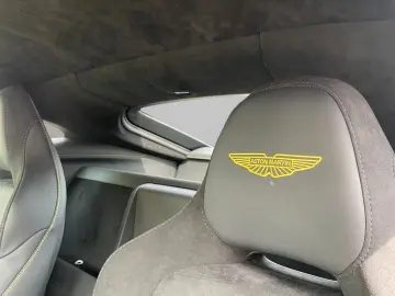 Aston Martin V8 Vantage MY25 / Carbon/ Soundsystem