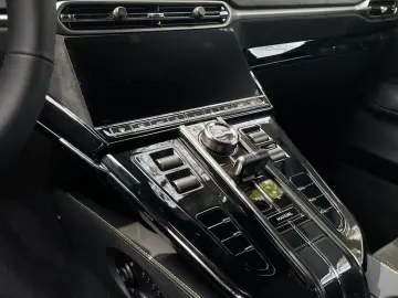 Aston Martin V8 Vantage MY25 / Carbon/ Soundsystem