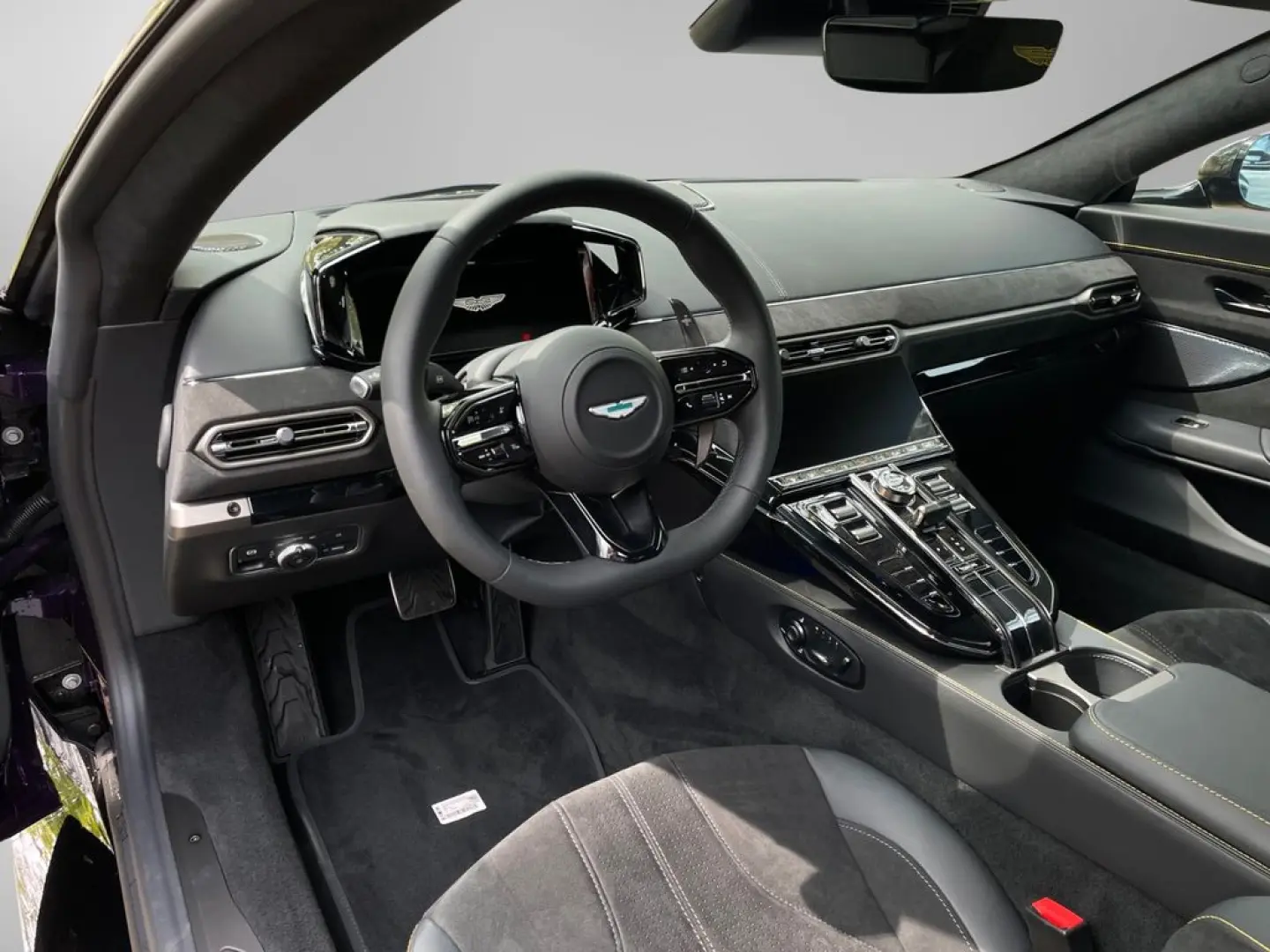 Aston Martin V8 Vantage MY25 / Carbon/ Soundsystem