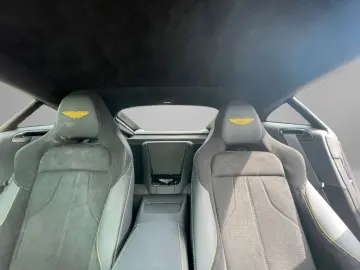 Aston Martin V8 Vantage MY25 / Carbon/ Soundsystem