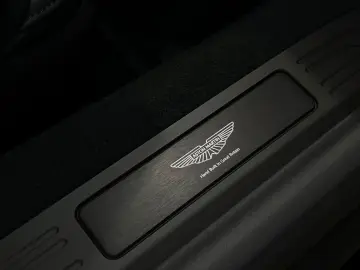 Aston Martin V8 Vantage MY25 / Carbon/ Soundsystem