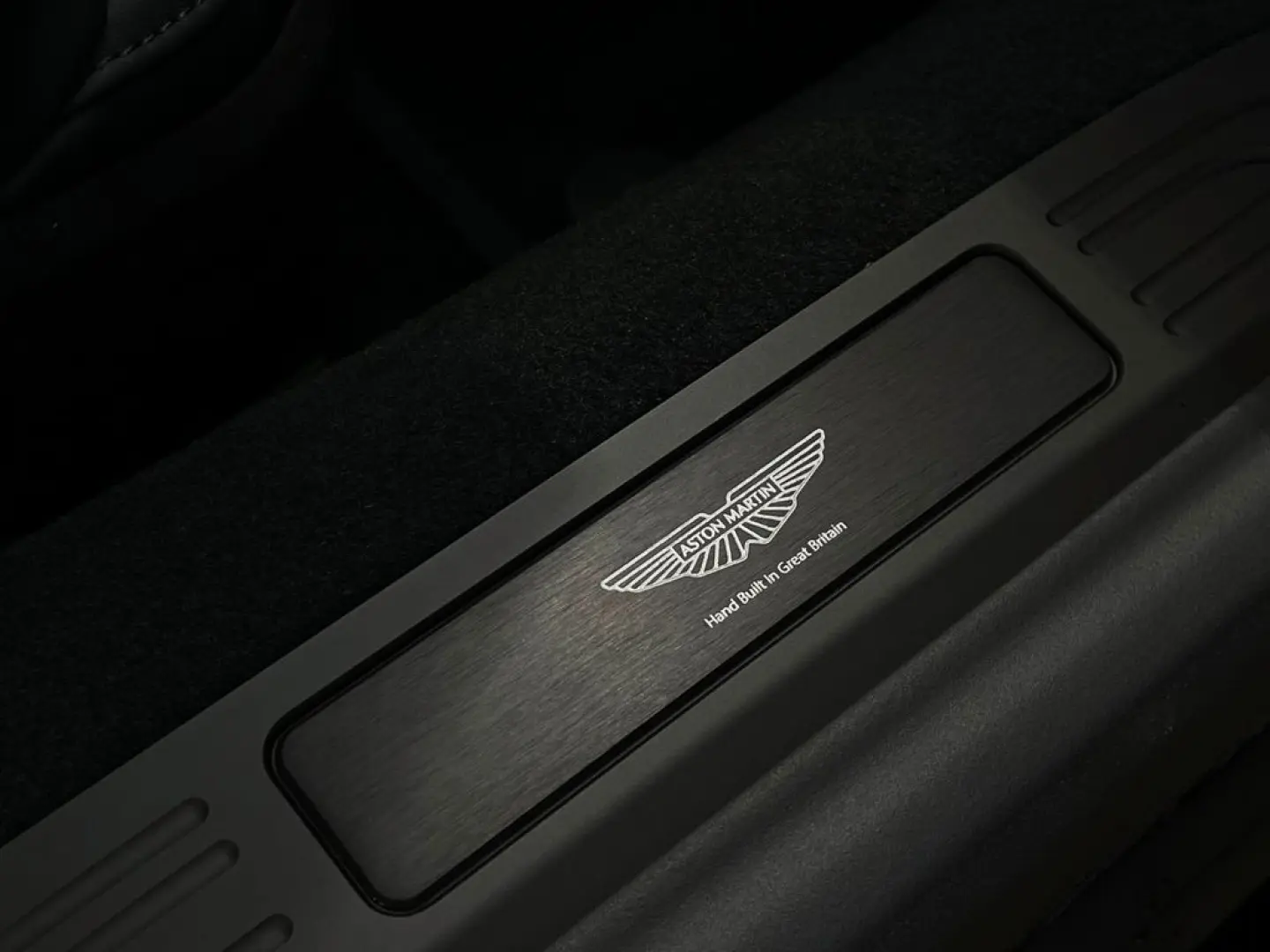 Aston Martin V8 Vantage MY25 / Carbon/ Soundsystem