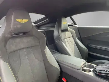 Aston Martin V8 Vantage MY25 / Carbon/ Soundsystem