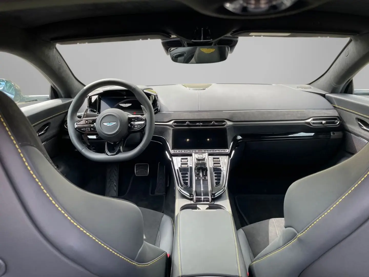 Aston Martin V8 Vantage MY25 / Carbon/ Soundsystem