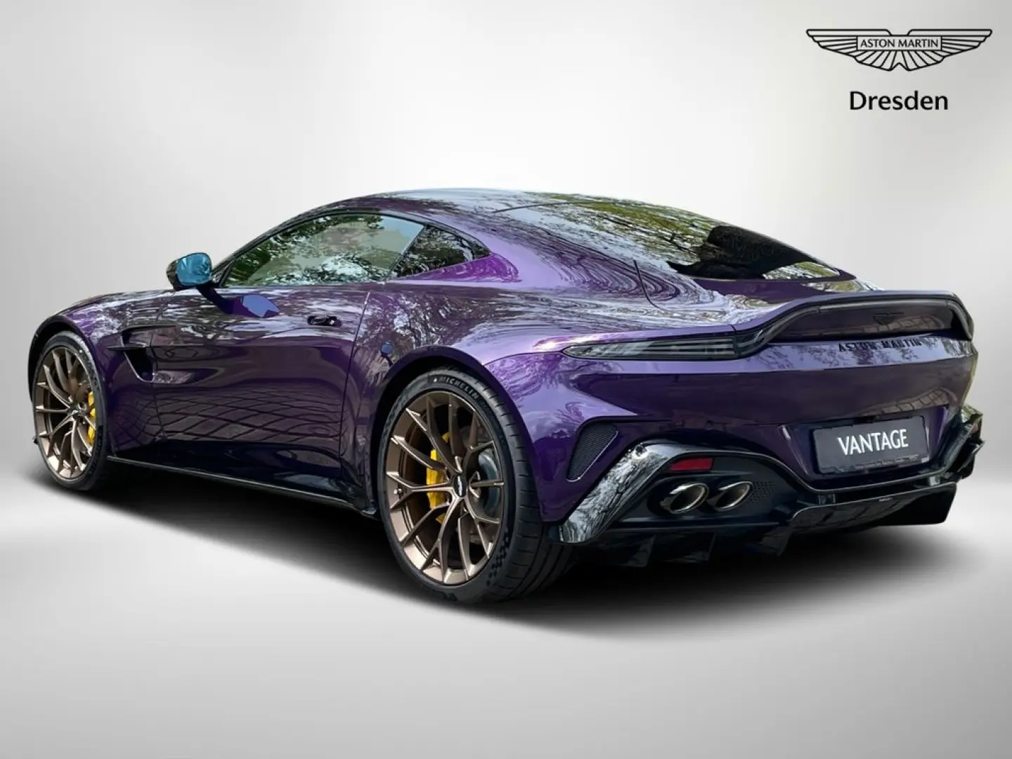 Aston Martin V8 Vantage MY25 / Carbon/ Soundsystem