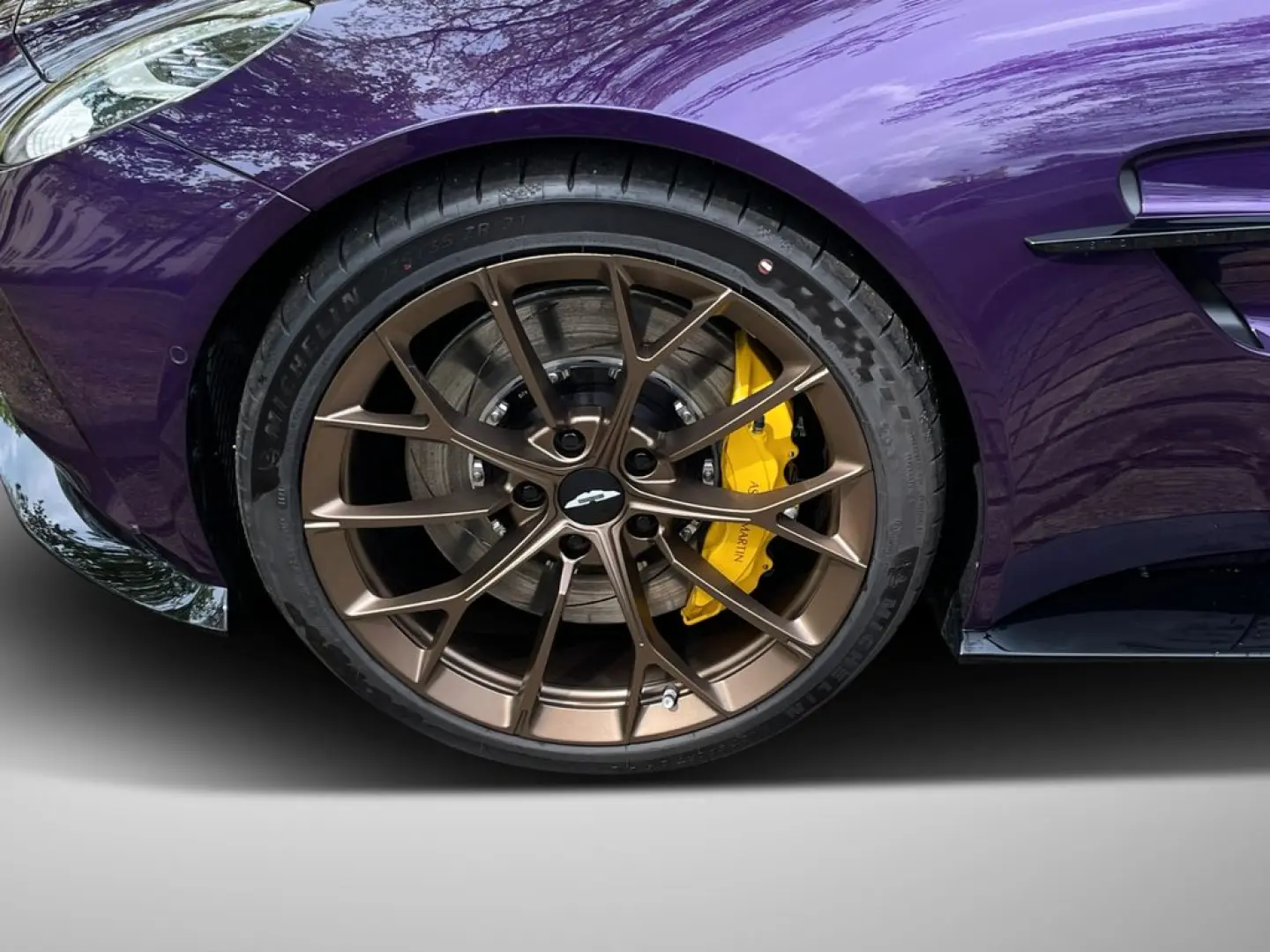 Aston Martin V8 Vantage MY25 / Carbon/ Soundsystem