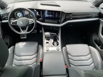 Touareg 3.0 TDI R-Line AHK+Pano