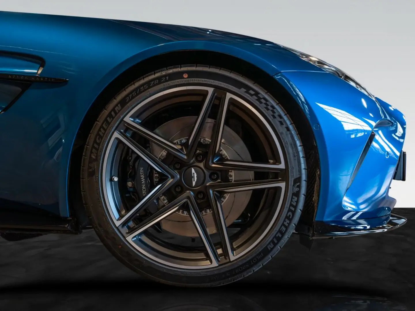 Aston Martin V8 Vantage MY25 | Plasma Blue | Launch Pack