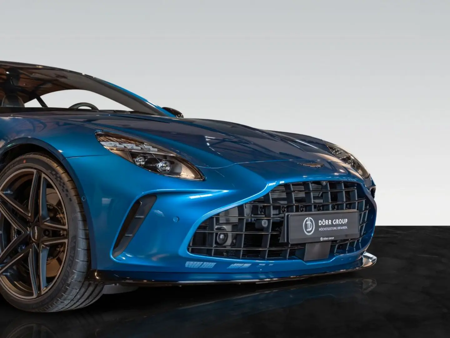 Aston Martin V8 Vantage MY25 | Plasma Blue | Launch Pack