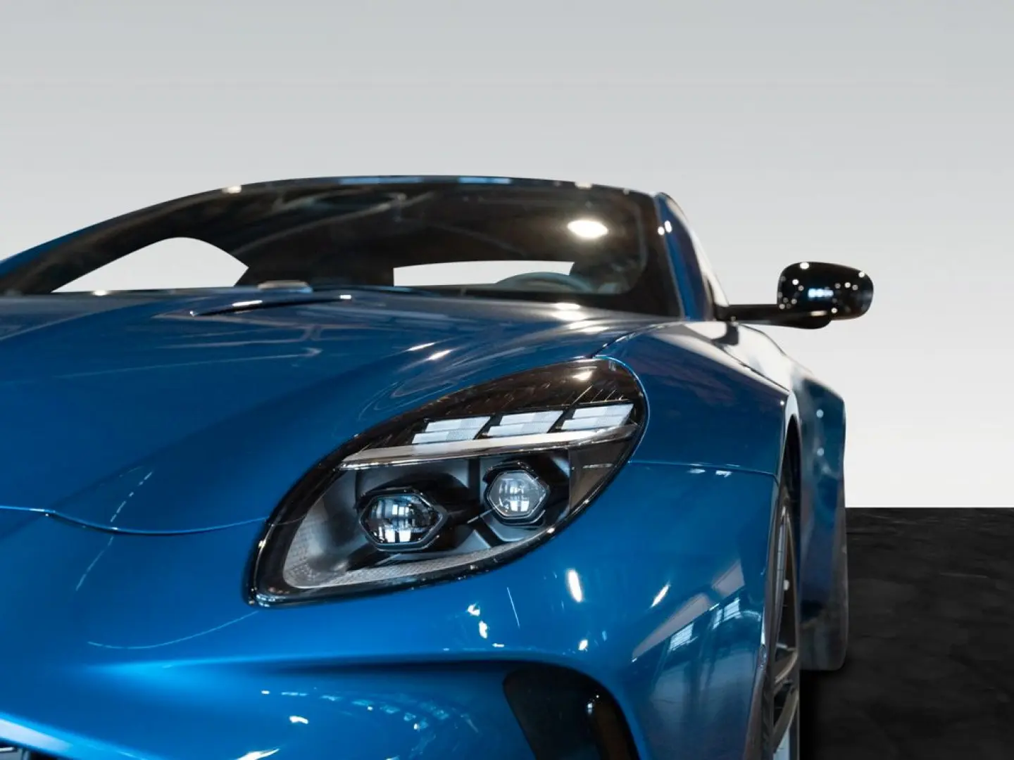 Aston Martin V8 Vantage MY25 | Plasma Blue | Launch Pack