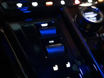 Aston Martin V8 Vantage MY25 | Plasma Blue | Launch Pack