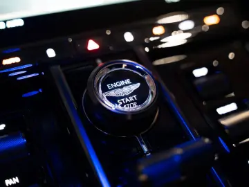 Aston Martin V8 Vantage MY25 | Plasma Blue | Launch Pack
