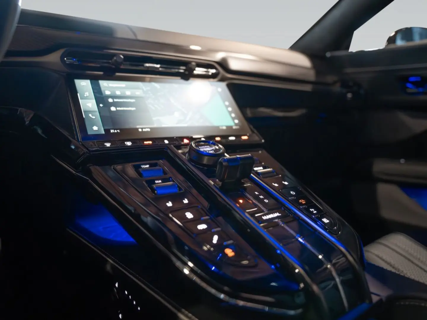 Aston Martin V8 Vantage MY25 | Plasma Blue | Launch Pack