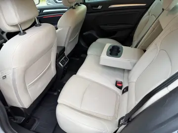 Renault Megane Blue dCi 116 EDC Intens