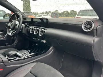 CLA 35 AMG 4Matic * Leder * Navi * Panoramadach