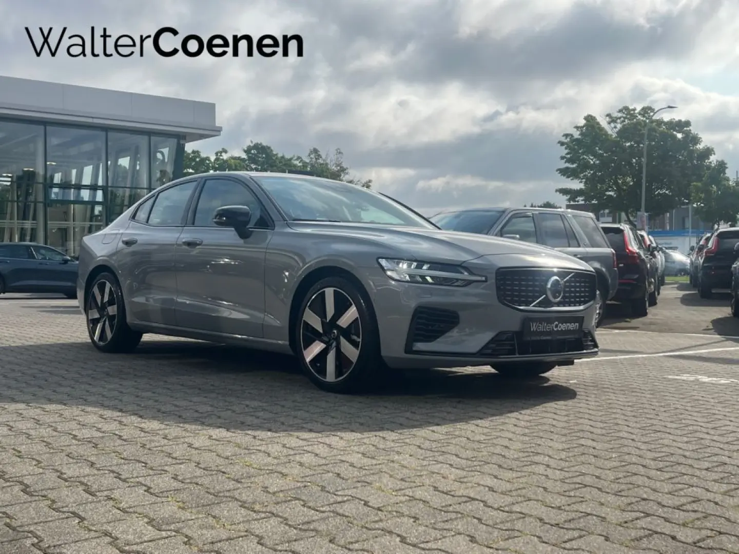 S60 T8 Recharge AWD Ultimate Dark 360° Bowers &