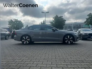 S60 T8 Recharge AWD Ultimate Dark 360° Bowers &