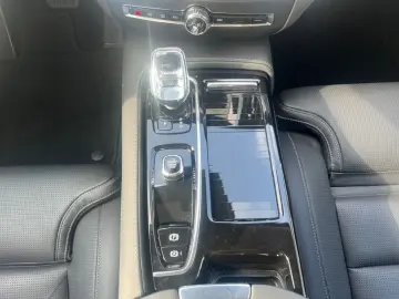 S60 T8 Recharge AWD Ultimate Dark 360° Bowers &