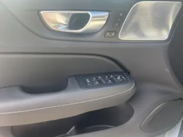 S60 T8 Recharge AWD Ultimate Dark 360° Bowers &
