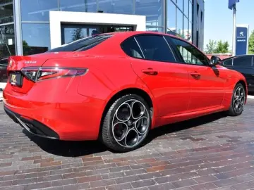 Giulia VELOCE Q4*MATRIX*ACC*CARPLAY*F1*H&K SOUND