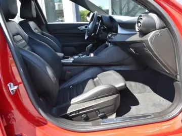 Giulia VELOCE Q4*MATRIX*ACC*CARPLAY*F1*H&K SOUND