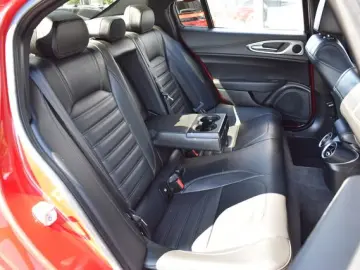 Giulia VELOCE Q4*MATRIX*ACC*CARPLAY*F1*H&K SOUND