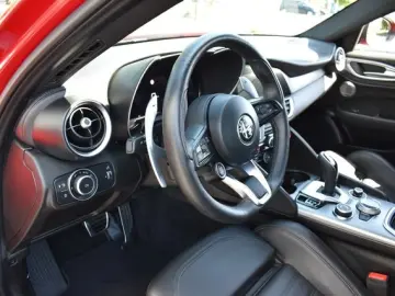 Giulia VELOCE Q4*MATRIX*ACC*CARPLAY*F1*H&K SOUND
