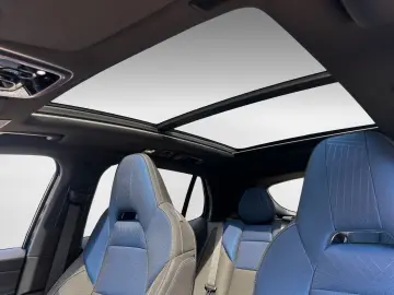 01 1.5TD PHEV DCTH+Panodach+360°+Infinity Sound