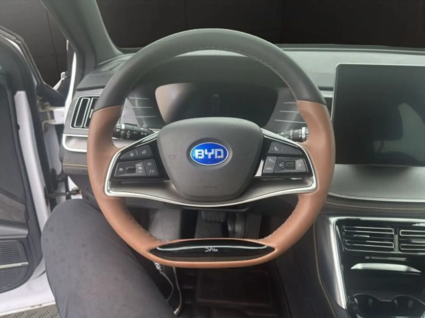 Tang AWD Flagship 86.4 kWh LED Pano Navi 7 Sitze