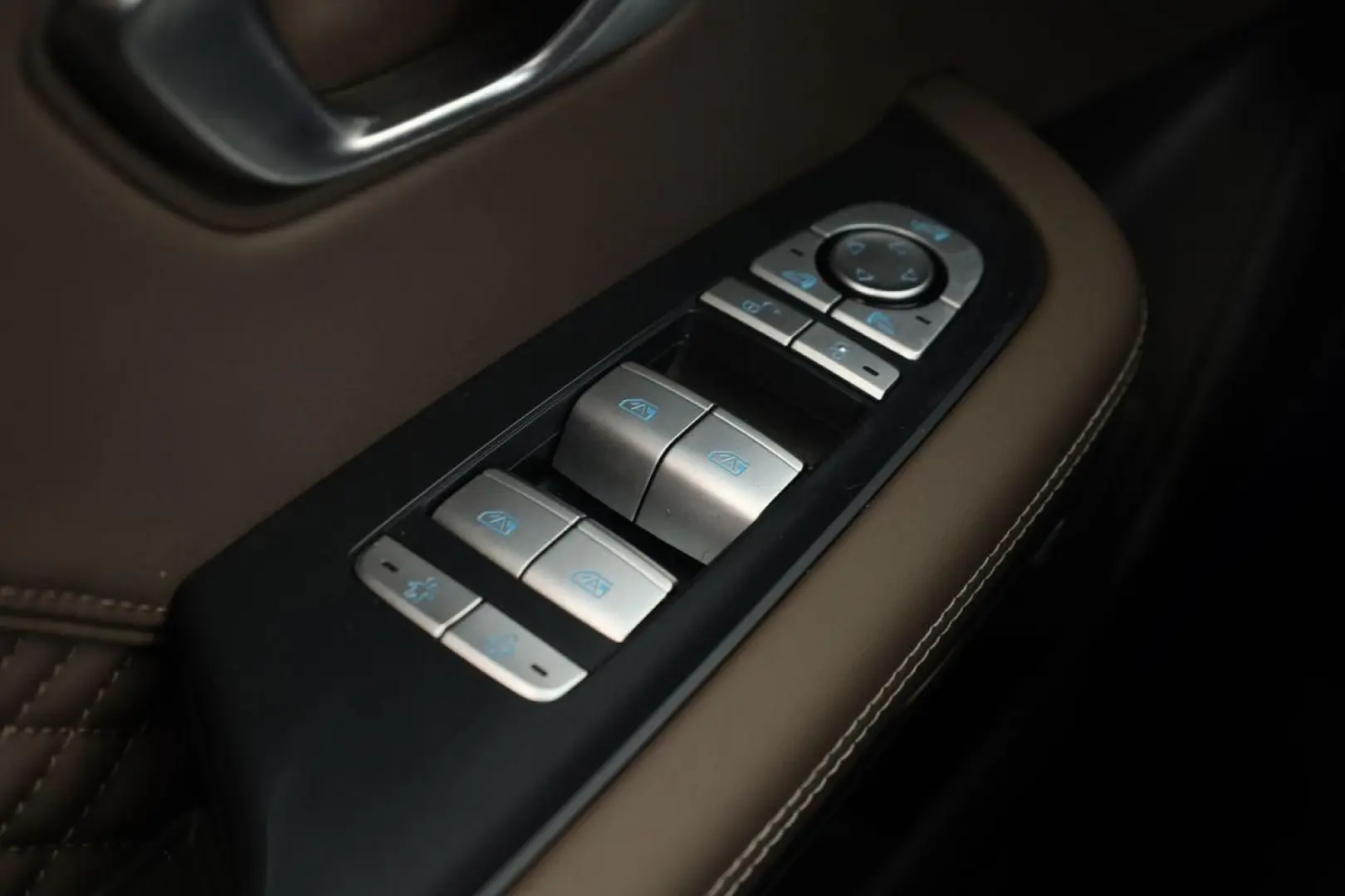 HAN 380 kW AWD Executive LED Pan HUD DYN ICC 360
