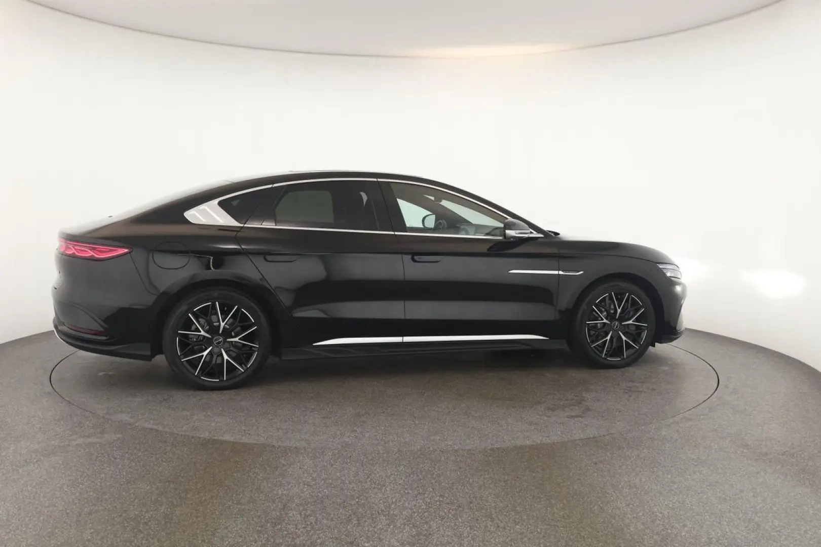 HAN 380 kW AWD Executive LED Pan HUD DYN ICC 360