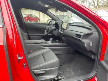UX 300 h F Sport Design