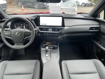 UX 300 h F Sport Design