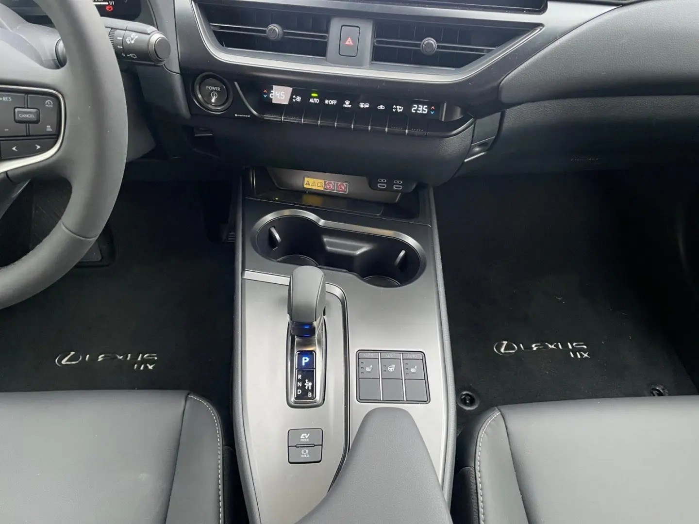 UX 300 h F Sport Design
