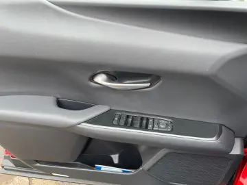 UX 300 h F Sport Design