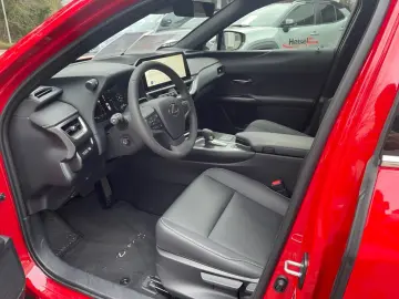 UX 300 h F Sport Design
