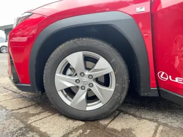 UX 300 h F Sport Design