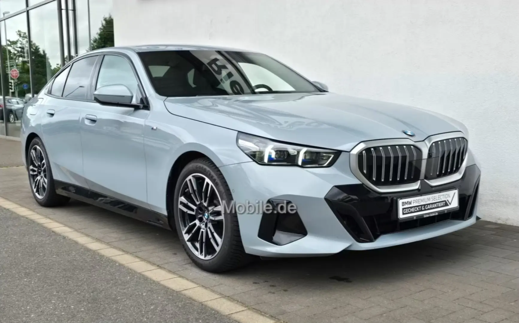 BMW 520i M Sportpaket Komfortsitze Standhzg. AHK