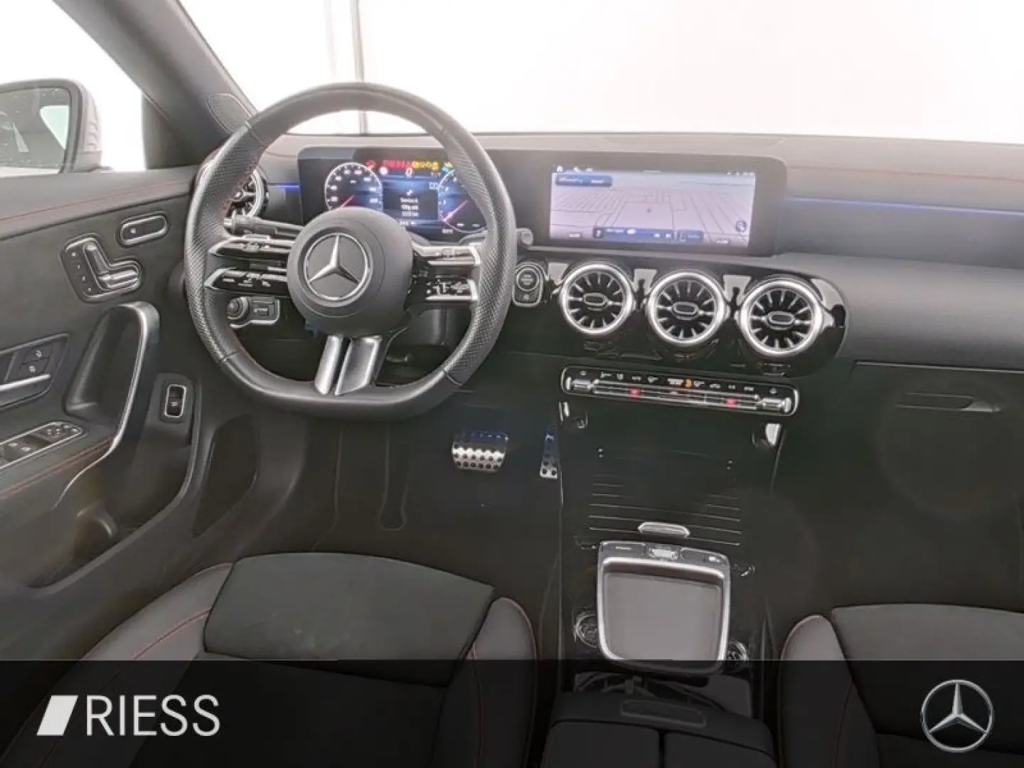 CLA 250 4M Cp AMG Sport Pano Multi Memory 360 19