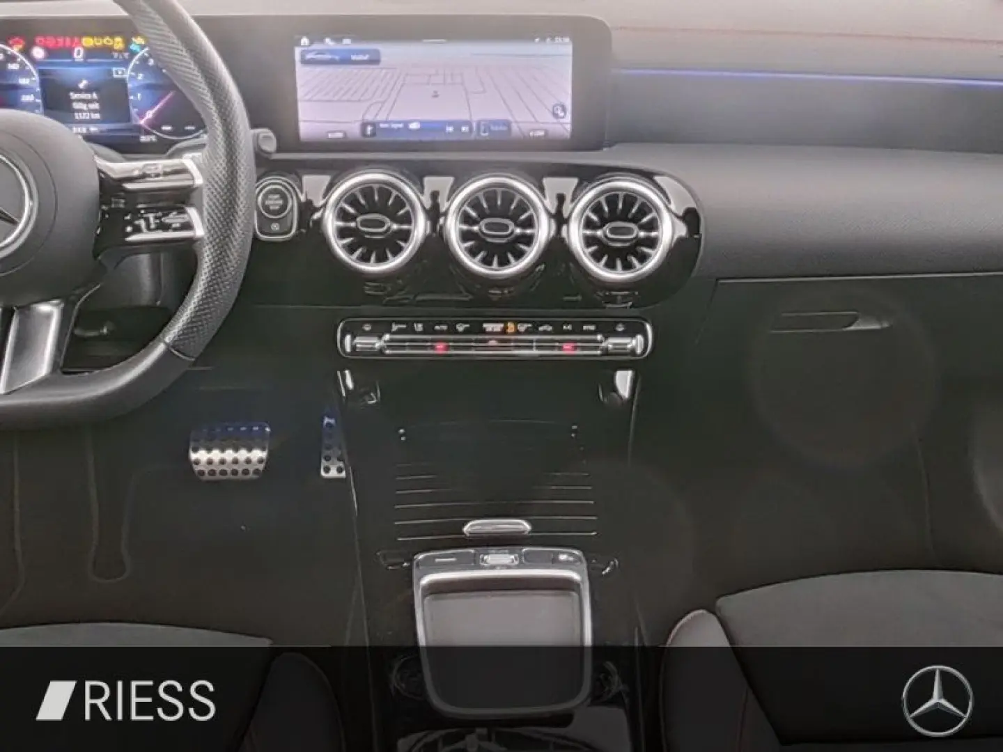 CLA 250 4M Cp AMG Sport Pano Multi Memory 360 19