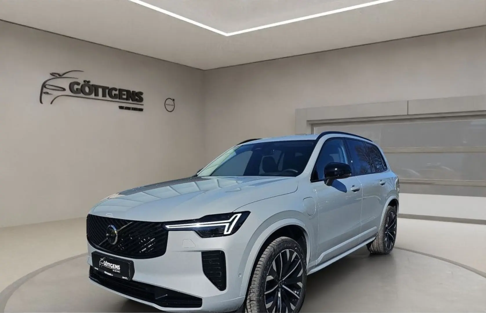 Volvo XC90 T8 Plus Dark PANO 360° HuD 7.SITZER LM21