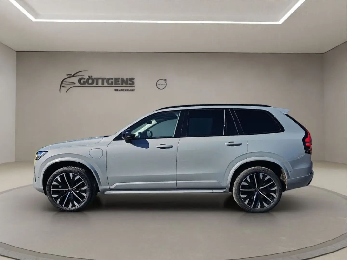 Volvo XC90 T8 Plus Dark PANO 360° HuD 7.SITZER LM21