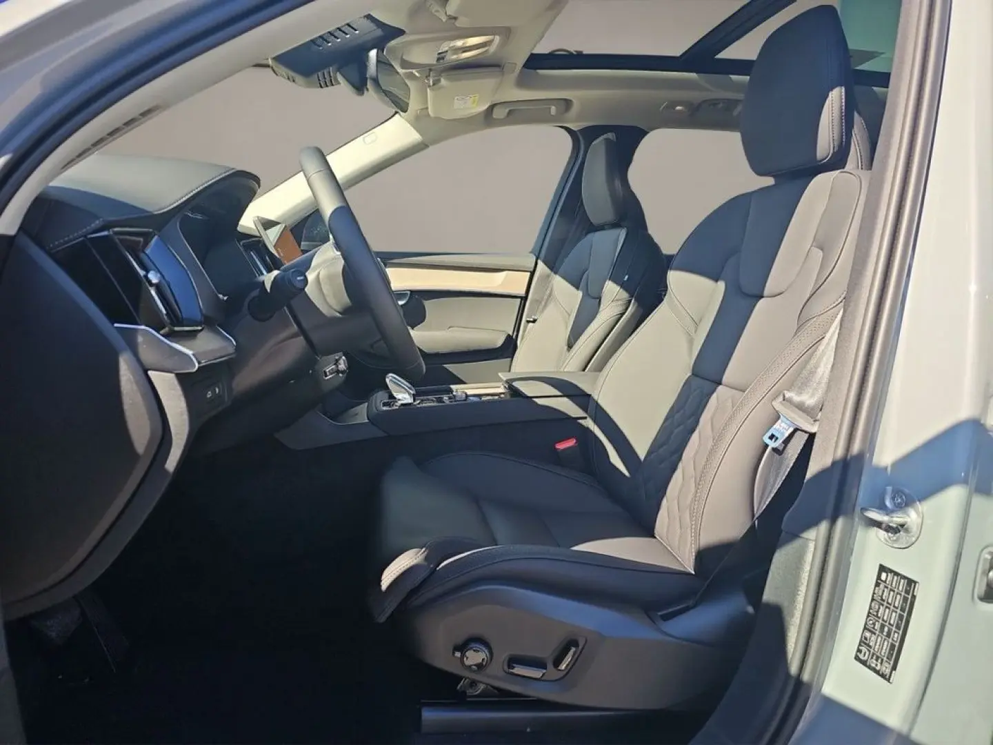 Volvo XC90 T8 Plus Dark PANO 360° HuD 7.SITZER LM21