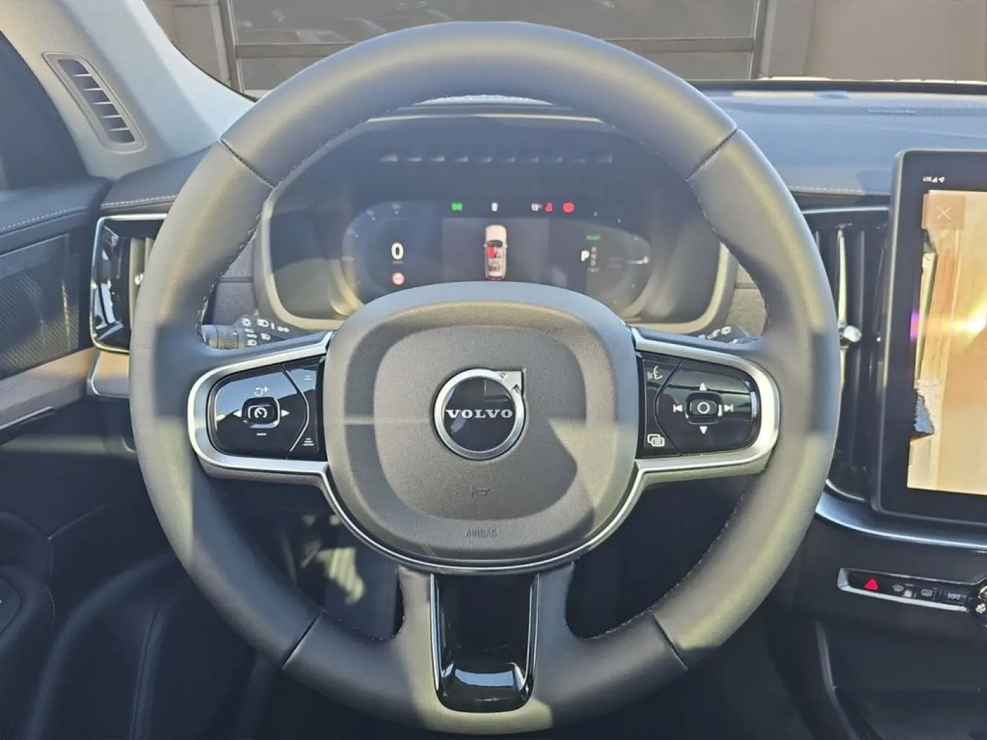 Volvo XC90 T8 Plus Dark PANO 360° HuD 7.SITZER LM21