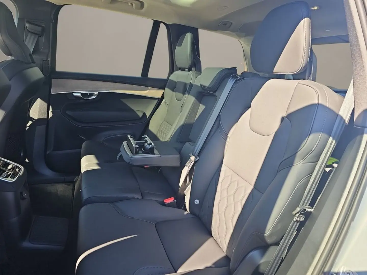 Volvo XC90 T8 Plus Dark PANO 360° HuD 7.SITZER LM21