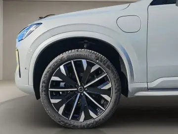 Volvo XC90 T8 Plus Dark PANO 360° HuD 7.SITZER LM21