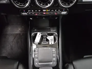 MERCEDES BENZ GLB200 d Style LED LEASING