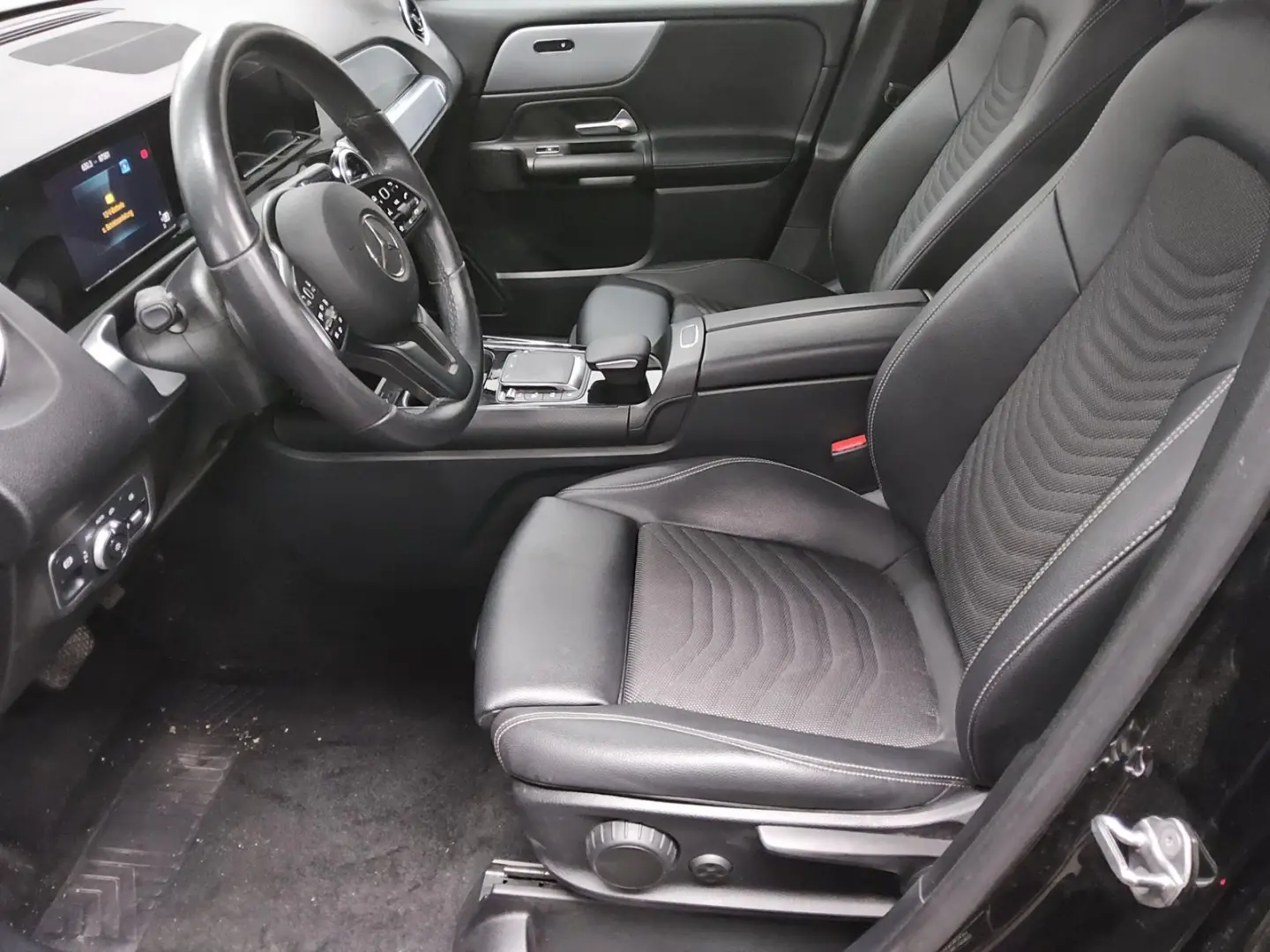 MERCEDES BENZ GLB200 d Style LED LEASING