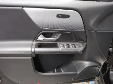 MERCEDES BENZ GLB200 d Style LED LEASING